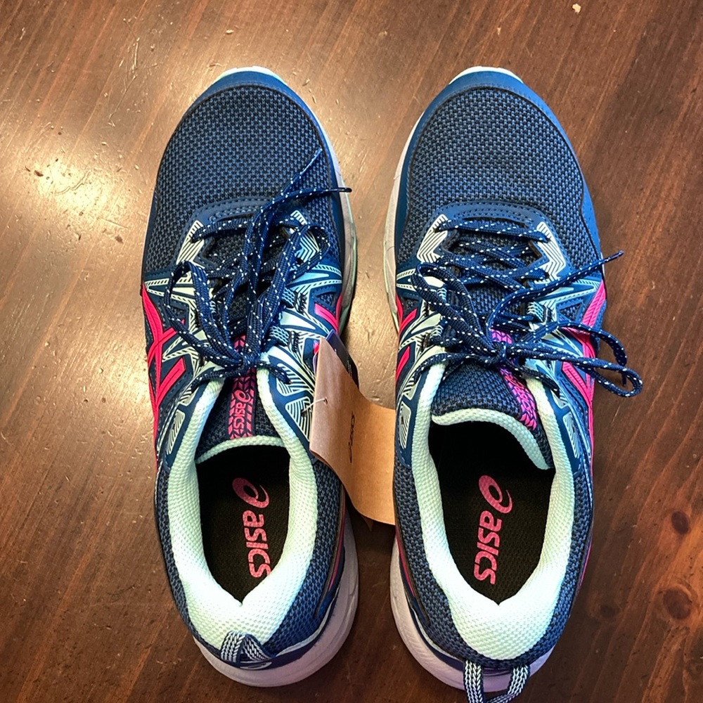 ASCIC TENNIS SHOES